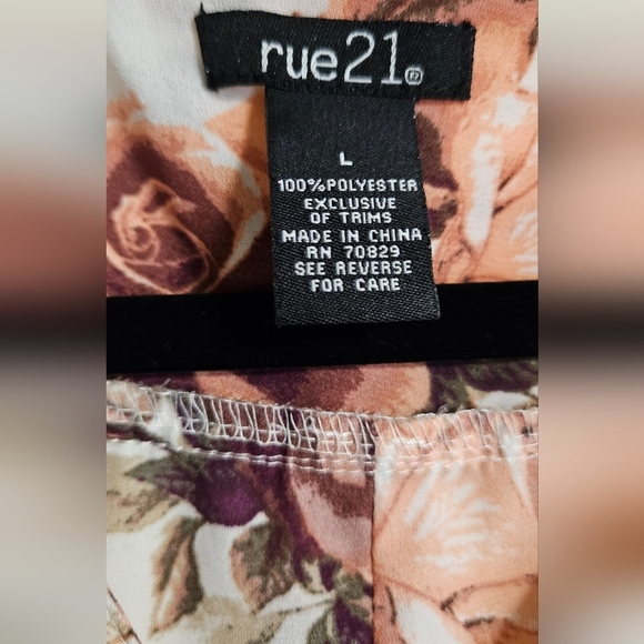 Rue21 Womens Casual Shirt - White Floral Pattern Blouse - Picture 4 of 6